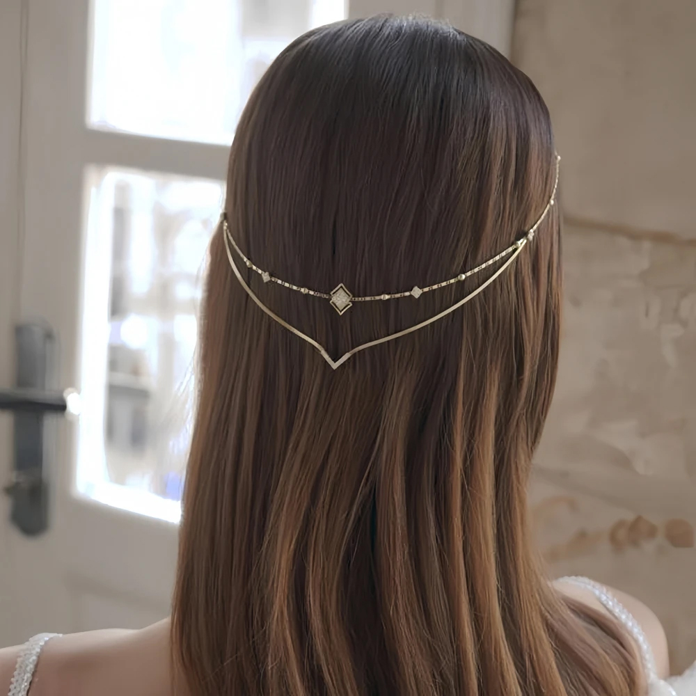 Women Accessories India - チャームラインストーン V ヘアチェーンヘッドバンドインディアンヘッド装飾対称幾何学クリスタルブライダルヘッドドレス結婚式の女性のため