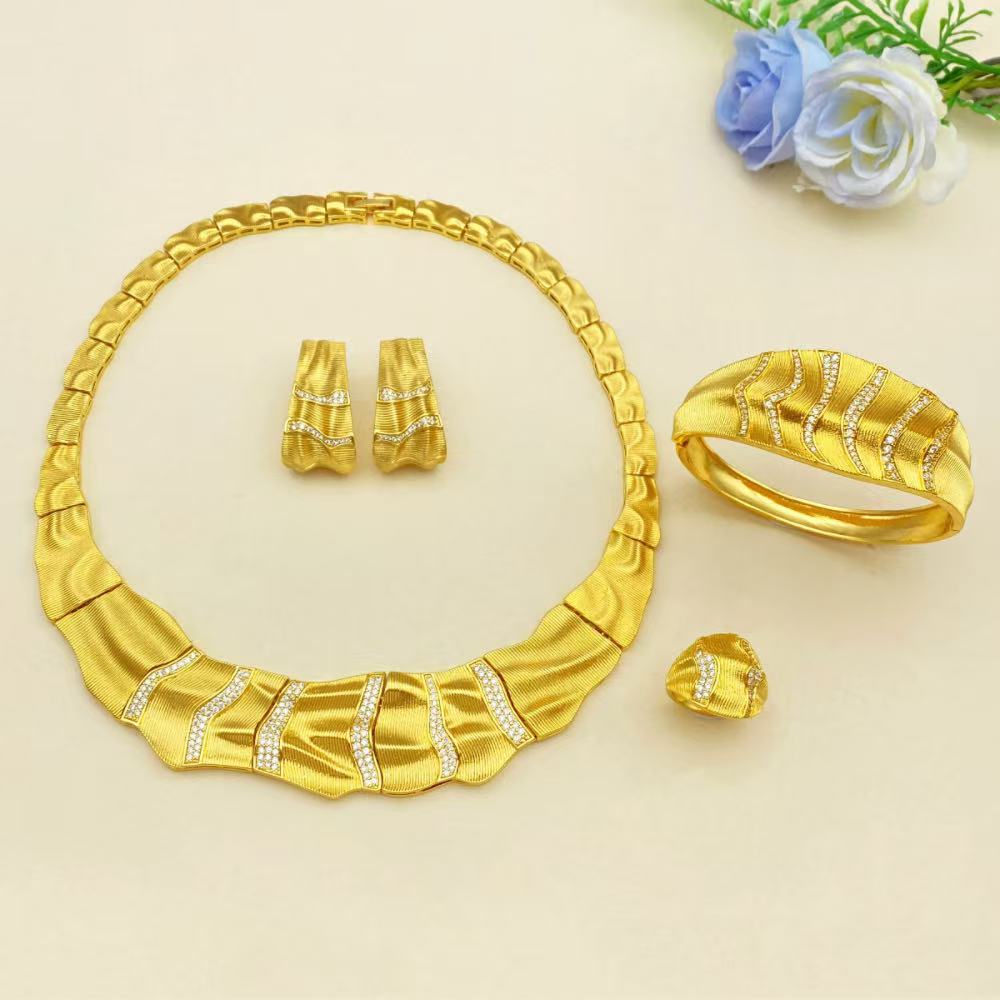 JRH UAE サウジスタイル金メッキ真鍮ジュエリーセット、 - Women Accessories Uae のレビューと価格