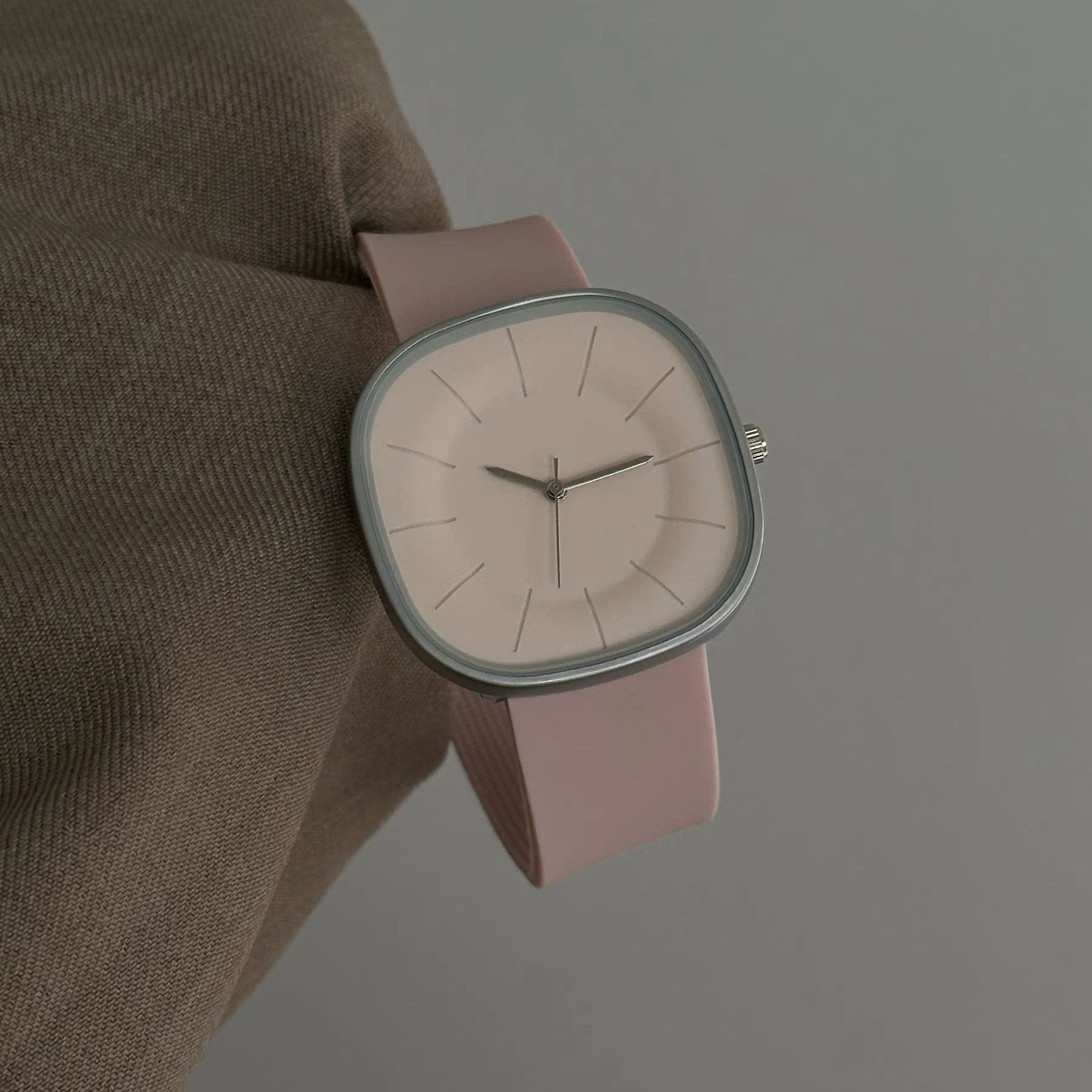 ミニマリストスクエアダイヤルクォーツレディースウォッチシリコ - Women'S Accessories To Wear With Watch のレビューと価格